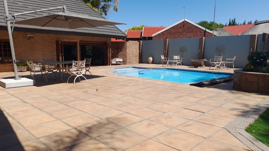 4 Bedroom Property for Sale in Wilkoppies North West